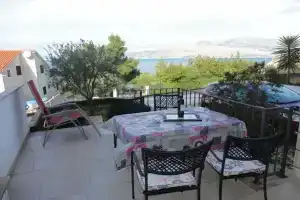 Lozna Residence, Postira