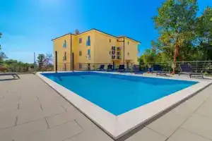 Nice Apartment in Kostrena Sveta Lucij With Outdoor Swimming Pool and 3 Bedrooms, Риека