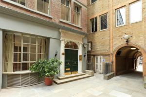 Red Lion Court by City2Stay, Лондон