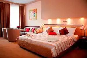 Medium Hotel, Братислава