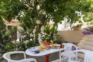 Ipsos Marias Apartments, Ипсос