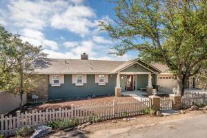 Greenwood 4 Br home by RedAwning, Пасо-Роблс