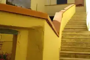 Appartamento Piano Monacaglia, Лингваглосса