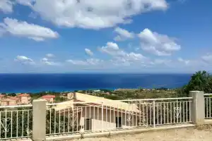 House With 4 Rooms In Santa Domenica, Тропея