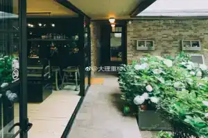 C. Inn, Дали