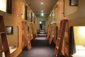 Nikoh Capsule Hotel Refre, Саппоро