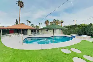 3br 3ba Stylish House with Pool Palm Springs by RedAwning, Палм-Спрингс