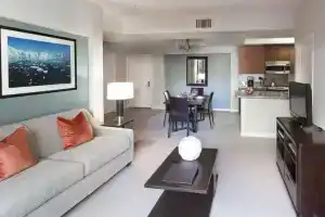 Oakwood Silicon Valley, Саннивейл