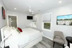 Serene Niagara Inn, Ниагара-Фолс