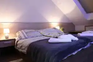 Oazis Apartmanhaz, Сегед