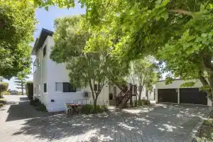 Cottesloe Beach Deluxe Apartment, Перт