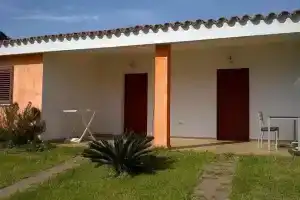 B&b Sardinia, Позада