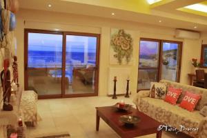 Villa Omega, Агия-Пелагия