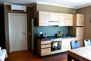 Metropolitan Expo Flat 5, Ро