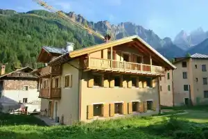 Casa Sandra, Фалькаде