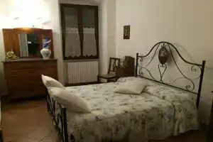 Casa Di Emanuela, Спелло