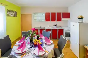 Simplistic Apartment in Vir With Garden, Vir