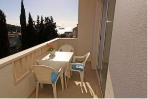 Apartmani Nikolina, Хвар