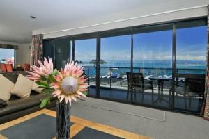 The Waterfront Penthouse 11, Нельсон