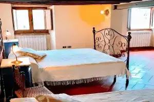 Spoleto Contessa Media, Central Spoleto, Sleeps 4, Сполето