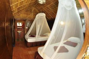 Phi Phi Hill Bamboo Bungalow, Пхи Пхи
