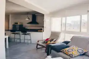 Acogedor Apartamento al lado de la playa, recién reformado, Сан-Антони-де-Калонже