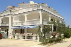 Apartments And Rooms Toni, Водице