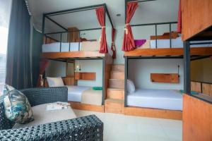 Farmer's Grand Hostel, Банг По