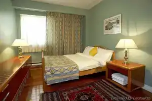 Sunset Suites, Монреаль