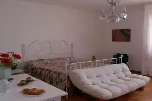 Le Capase Bed and Breakfast, Триказе