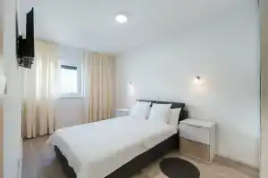 Apartments Corkovic, Vir