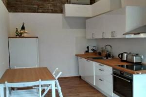 100 M2 - 3 Room Apartment, Тройсдорф
