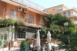 Albergo Lido, Террачина