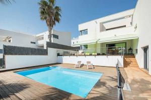 Villa Déjà Vu with stunning sea views, Калафель