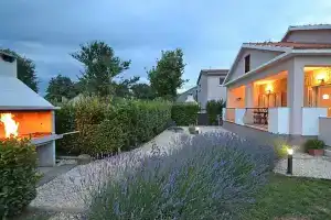 Marica, Petrcane