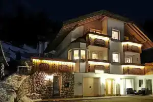 Apartment 4 Holiday - Apartment Mujnei, Санта-Кристина-Вальгардена