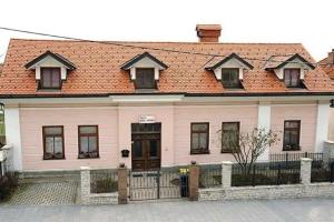 Rooms Čehovin, Постройна