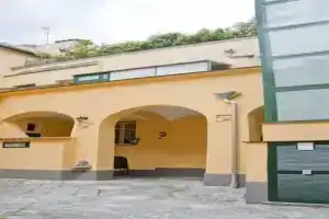 Napul'è Apartment, Неаполь