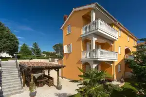 Apartments Bogović, Малинска