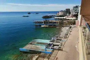 Вилла Виктория, Утес