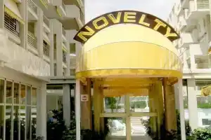 Complejo Novelty, Салоу
