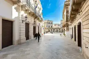 2163 Palazzo Grassi, Мартина-Франка