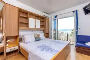 Nice Home in Stanici With Wifi and 3 Bedrooms, Tice