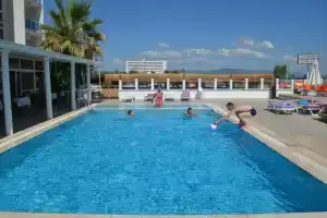 Yasmin Hotel, Айвалык