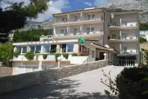 Guesthouse Komfor Moča, Макарска