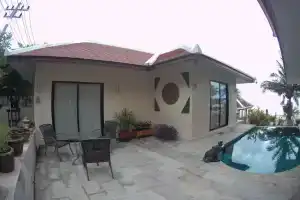 Baan Sanom Beach Bungalow, Ламаи