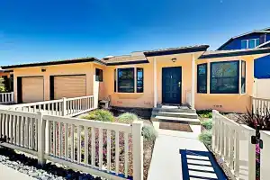 New Listing! 2-units W Hot Tubs, Walk To Beach! 4 Bedroom Townhouse, Вентура