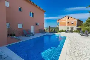 Tomica - Open Pool - A4 Dvoetažni, Нови-Винодолски