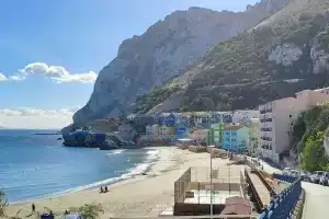 Large Studio With View-hosted by Sweetstay, Гибралтар
