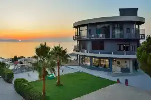 Loucerna Suites Chania, Ханья